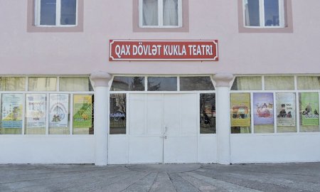 Qax Kukla Teatrında qalmaqal: "Yoldaşımı işə götürdüm ki..." Qax Kukla Teatrında qalmaqal: "Yoldaşımı işə götürdüm ki..."