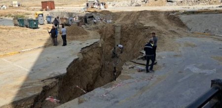 Ağalar Vəliyevin nəyinə lazımdır ki, bu insanlar öldümü... qaldımı... Ağalar Vəliyevin nəyinə lazımdır ki, bu insanlar öldümü... qaldımı...