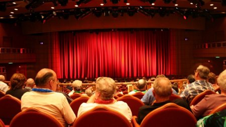 Teatr direktorları özlərini "padşah" hesab edirlər? Teatr direktorları özlərini "padşah" hesab edirlər?