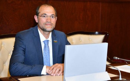 Deputat bu dəfə Parisdən şəkil paylaşdı, tənqid olundu Deputat bu dəfə Parisdən şəkil paylaşdı, tənqid olundu