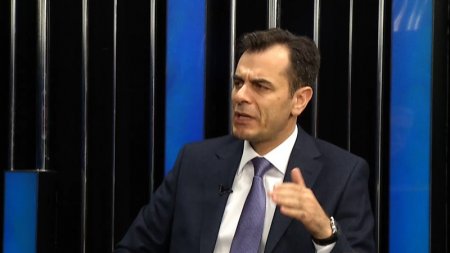 "3-5 nəfərdən ibarət adamlar özlərini siyasi partiya elan etmişdi" "3-5 nəfərdən ibarət adamlar özlərini siyasi partiya elan etmişdi"