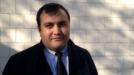 Elçin Sadıqovun vəkillik fəaliyyəti dayandırıldı Elçin Sadıqovun vəkillik fəaliyyəti dayandırıldı