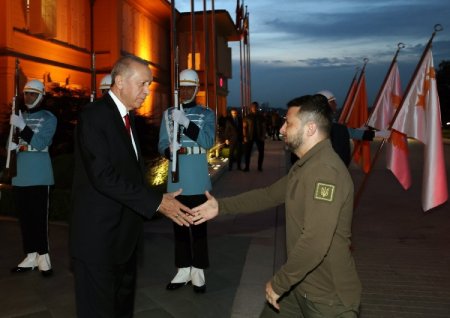“Ərdoğan soyuqqanlı oyunçudur və topal at üzərindən mərcə girmək istəmir” “Ərdoğan soyuqqanlı oyunçudur və topal at üzərindən mərcə girmək istəmir”
