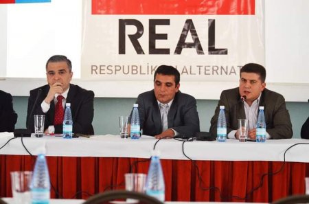 "Rəsmilərin dediklərinin içi boşdur" "Rəsmilərin dediklərinin içi boşdur"