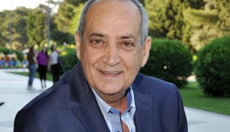 "Niyə qardaş Türkiyədə olduğu kimi, bizdə də dəyərli sənətkarlar haqq etdikləri yaxşı şəraitlə təmin oluna bilmirlər?" "Niyə qardaş Türkiyədə olduğu kimi, bizdə də dəyərli sənətkarlar haqq etdikləri yaxşı şəraitlə təmin oluna bilmirlər?"