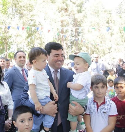 Gənc başçı da eyni yolu gedir: BAĞIRIR... Gənc başçı da eyni yolu gedir: BAĞIRIR...