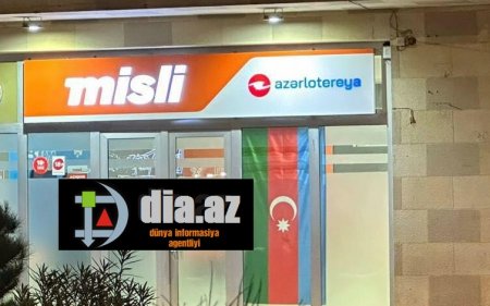 Bir tərəfdə böyüklər mərc gəlir, digər tərəfdə uşaqlar dərs alır... Bir tərəfdə böyüklər mərc gəlir, digər tərəfdə uşaqlar dərs alır...