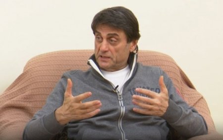 “Dostlarıma yazıb pul istəyirlər” “Dostlarıma yazıb pul istəyirlər”