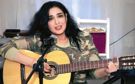 "Sözlərini dəyişdik, akordlarını mən kömək etdim" "Sözlərini dəyişdik, akordlarını mən kömək etdim"