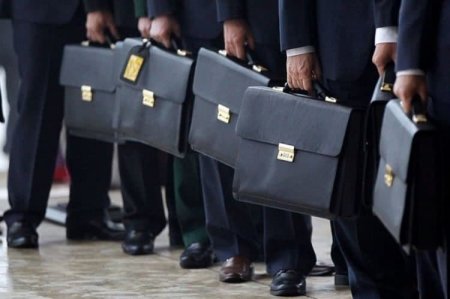 36 partiya siyasətə “ƏLVİDA” DEDİ 36 partiya siyasətə “ƏLVİDA” DEDİ