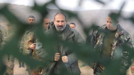 Keçmiş müdafiə naziri Paşinyanı ?satqınlıqda’ ittiham edir Keçmiş müdafiə naziri Paşinyanı ?satqınlıqda’ ittiham edir