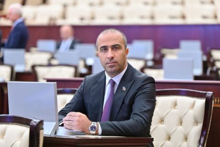 "AXC-Müsavat hakimiyyətinin nə prezidenti, nə bir naziri Bakıdan çıxa bilmirdi" "AXC-Müsavat hakimiyyətinin nə prezidenti, nə bir naziri Bakıdan çıxa bilmirdi"
