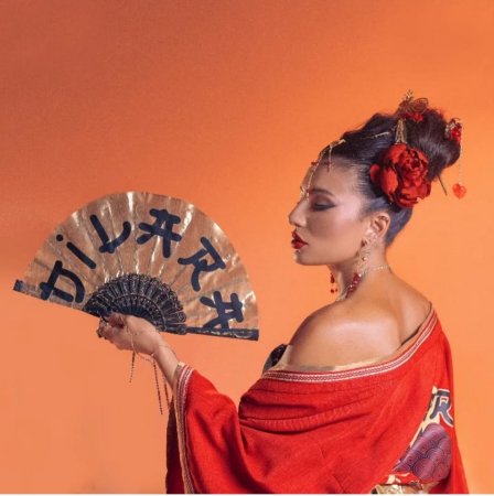 Dilarə yeni klipində fərqli obrazda Dilarə yeni klipində fərqli obrazda