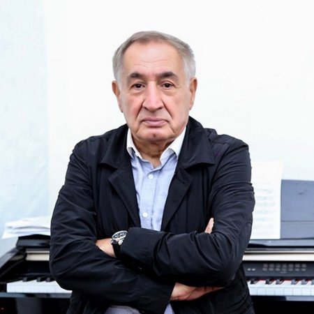 "İstər-istəməz notlar illər keçdikdən sonra saralır" "İstər-istəməz notlar illər keçdikdən sonra saralır"