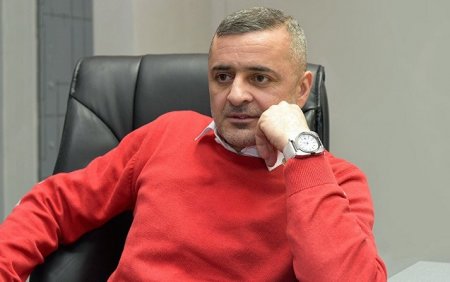 "Ölkədən çıxışıma qadağa qoyulub, 150 min borc var" "Ölkədən çıxışıma qadağa qoyulub, 150 min borc var"