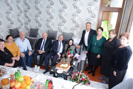 Rayon rəhbəri 100 yaşlı şəhid anası Atlas Abbasquluyevanı ad günündə ziyarət edib