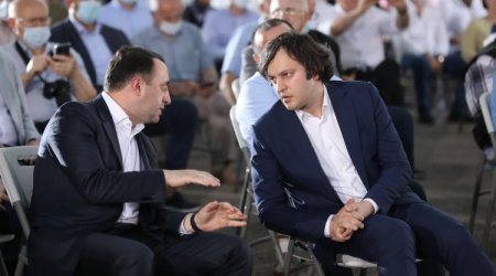 Siyasi elitada fiqurların yeri dəyişir: oliqarx “Gürcü Arzusu”nu seçkiyə hazırlayır Siyasi elitada fiqurların yeri dəyişir: oliqarx “Gürcü Arzusu”nu seçkiyə hazırlayır