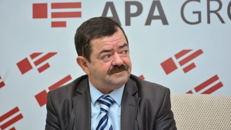 "Hörmətim xalq artistlərindən böyükdür, amma..." "Hörmətim xalq artistlərindən böyükdür, amma..."