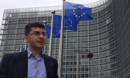 "Kimsə teatrlar və ya kino haqqında pafoslu danışsa..." "Kimsə teatrlar və ya kino haqqında pafoslu danışsa..."