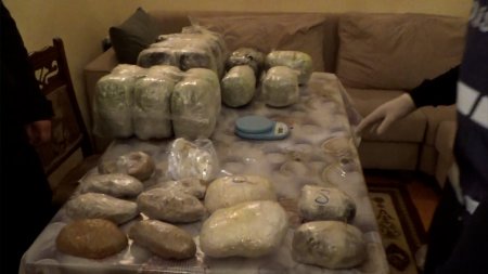 Ölkəyə qaçaqmalçılıq yolu ilə 26 kiloqram narkotik vasitə gətirən şəxslər saxlanılıblar