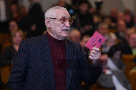 “Papağı onun-bunun qapısına tullayırlar ki, dilənçi payı versinlər” “Papağı onun-bunun qapısına tullayırlar ki, dilənçi payı versinlər”