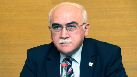 İsa Qəmbər yenidən başqanlığa namizəd oldu İsa Qəmbər yenidən başqanlığa namizəd oldu