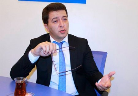 "Hansı mitinq? Kimlə edəcəksiz həmin mitinqi?" "Hansı mitinq? Kimlə edəcəksiz həmin mitinqi?"