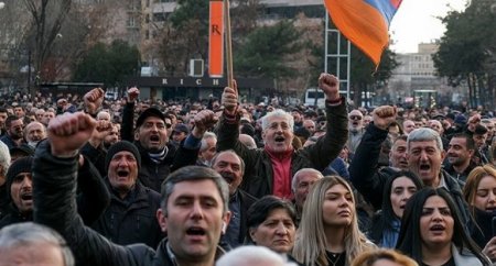 İrəvandakı aksiyalar: Bakı və Ankaranın müdaxiləsi olacaqmı? 