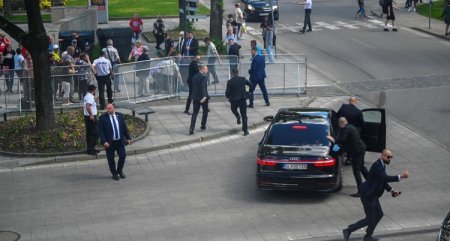 Fitsoya sui-qəsddə Rusiya izi: xüsusi xidmət orqanları “döyüş yolunda” Fitsoya sui-qəsddə Rusiya izi: xüsusi xidmət orqanları “döyüş yolunda”