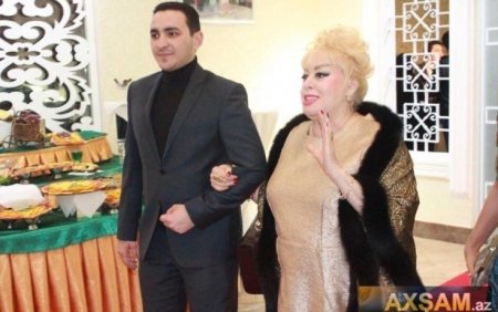 "Evində oturmağa bir stulu yoxdur" "Evində oturmağa bir stulu yoxdur"