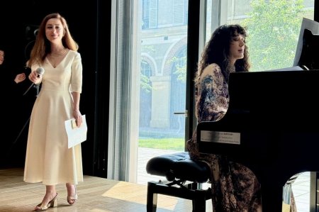 Fransada azərbaycanlı sənətçilərin poeziya axşamı keçirilib Fransada azərbaycanlı sənətçilərin poeziya axşamı keçirilib