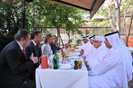 Paşinyanın arvadının dəvəti ilə bu müsəlman ölkəsinin ən böyük mədəniyyət fondunun rəhbərliyi İrəvana gəldi...