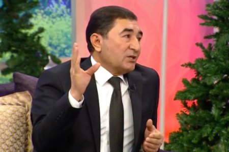 "Hər şeydən əlini üzən müğənni olur" "Hər şeydən əlini üzən müğənni olur"