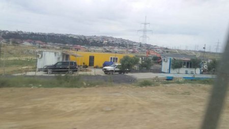 BU NƏDİ BELƏ: Neft borusu üstündə bazar... BU NƏDİ BELƏ: Neft borusu üstündə bazar...