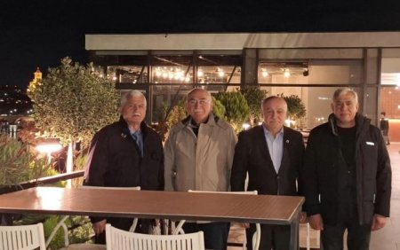 İsa Qəmbər və Arif Hacılı seçkilərlə bağlı etirazların keçirildiyi Tiflisdə görüntüləndi... İsa Qəmbər və Arif Hacılı seçkilərlə bağlı etirazların keçirildiyi Tiflisdə görüntüləndi...