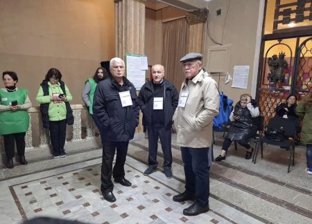İsa Qəmbər və Arif Hacılı seçkilərlə bağlı etirazların keçirildiyi Tiflisdə görüntüləndi... İsa Qəmbər və Arif Hacılı seçkilərlə bağlı etirazların keçirildiyi Tiflisdə görüntüləndi...