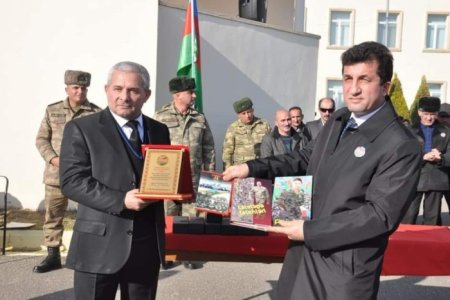 Qanunsuzluq: İki müharibənin veteranı məktəb direktoru ilə bacarmır Qanunsuzluq: İki müharibənin veteranı məktəb direktoru ilə bacarmır