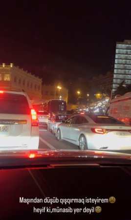 "Maşından düşüb qışqırmaq istəyirəm" "Maşından düşüb qışqırmaq istəyirəm"