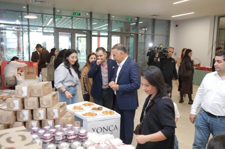 “Veysəloğlu”nun tərəfdaşlığı ilə ADA İbtidai Məktəbində xeyriyyə festivalı keçirildi “Veysəloğlu”nun tərəfdaşlığı ilə ADA İbtidai Məktəbində xeyriyyə festivalı keçirildi