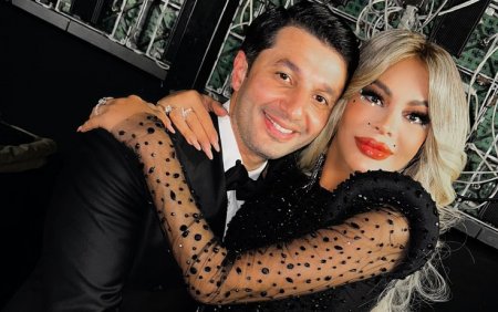 Xalq artistimiz bu kişi müğənni ilə qolboyun oldu və... Xalq artistimiz bu kişi müğənni ilə qolboyun oldu və...