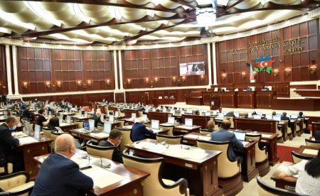 Milli Məclisdə “marjinal və populist siyasi qüvvələrə” mesaj... Milli Məclisdə “marjinal və populist siyasi qüvvələrə” mesaj...