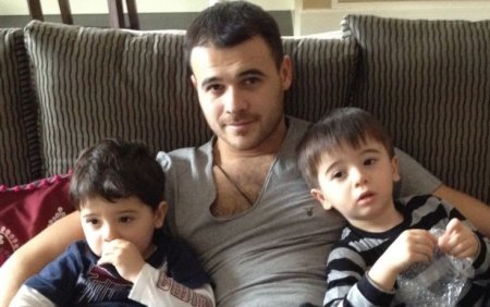 Emin əkizlərinin uşaqlıq fotolarını paylaşıb bunları yazdı Emin əkizlərinin uşaqlıq fotolarını paylaşıb bunları yazdı