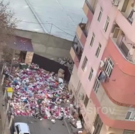 Xırdalan yenə zibil içində: “Fərzəliyevin başı torpaq satmağa qarışıb” Xırdalan yenə zibil içində: “Fərzəliyevin başı torpaq satmağa qarışıb”
