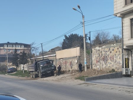 Bakıda tuthatutdur... Abşeron YİYƏSİZ QALIB... Bakıda tuthatutdur... Abşeron YİYƏSİZ QALIB...