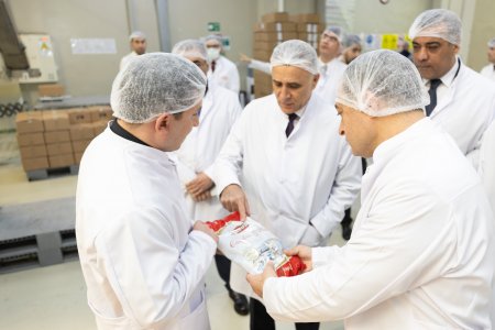 Nizami Rayon İcra Hakimiyyətinin başçısı Sahibkarlar Günü ilə əlaqədar “Ulduz” şokolad fabrikini ziyarət edib Nizami Rayon İcra Hakimiyyətinin başçısı Sahibkarlar Günü ilə əlaqədar “Ulduz” şokolad fabrikini ziyarət edib