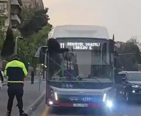 Piyadanı döyən "BakuBus" sürücüsü Piyadanı döyən "BakuBus" sürücüsü