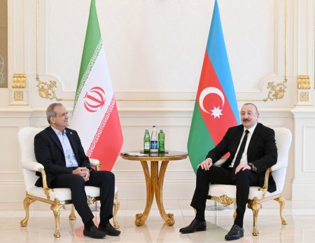 Azərbaycan və İran xalqları əsrlər boyu mehribanlıq, qardaşlıq şəraitində yaşayıblar Azərbaycan və İran xalqları əsrlər boyu mehribanlıq, qardaşlıq şəraitində yaşayıblar