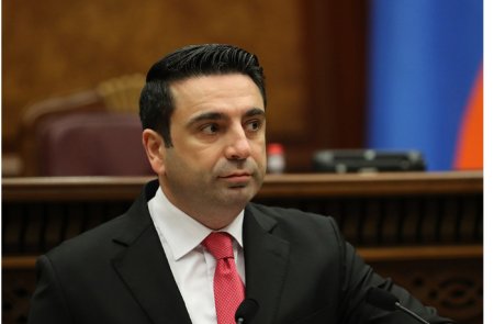 Simonyan Köçəryanı və Sarksiyanı “yıxıb-sürüdü” Simonyan Köçəryanı və Sarksiyanı “yıxıb-sürüdü”